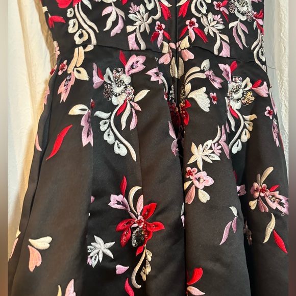 Black Floral Semi Dress. - Picture 5 of 5